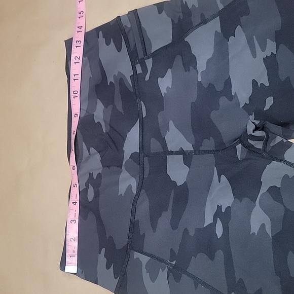 Sweaty Betty Size M Power 7/8 Legging Black & Gray Camo, Exc. Used Condition - Picture 2 of 9